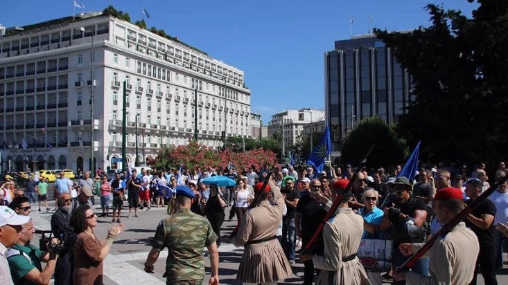 Το συλλαλητήριο για το Σκοπιανό στο Σύνταγμα – Δείτε ζωντανά